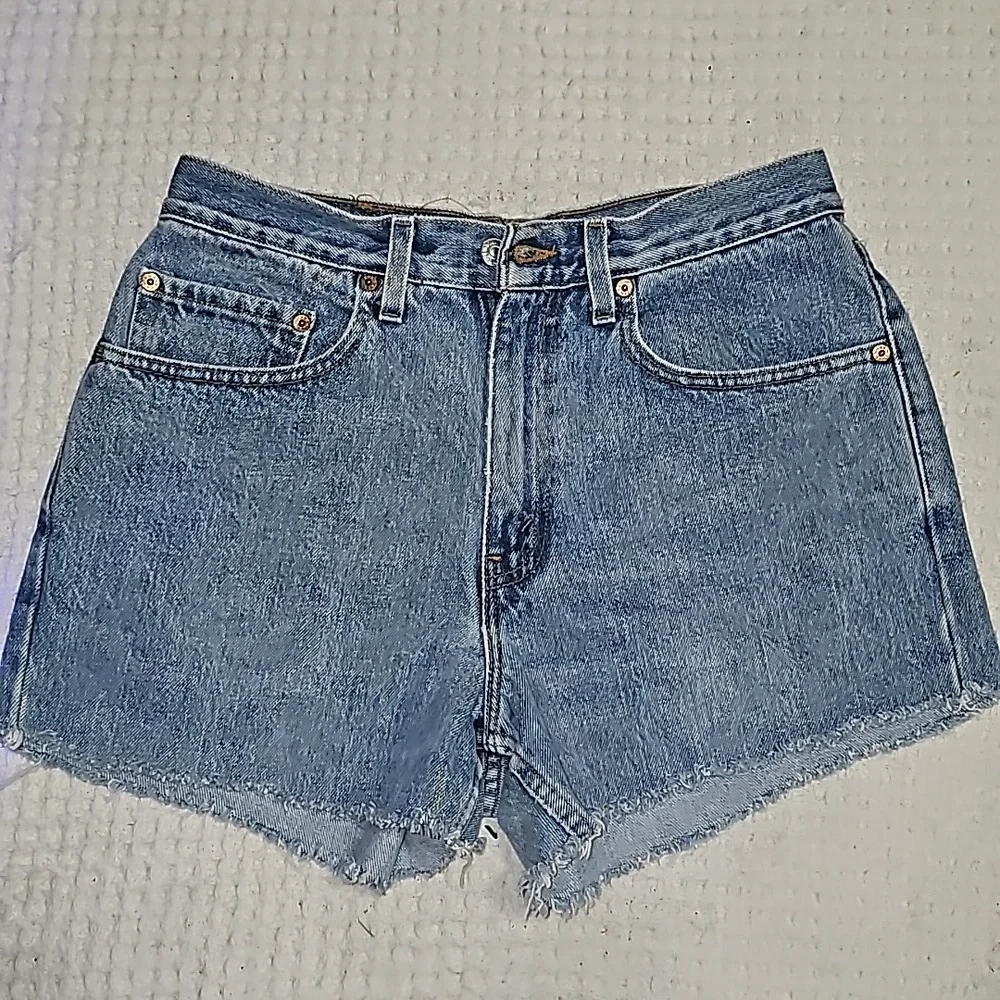Levi's jeans shorts raw hem sz 32 - Picture 3 of 8